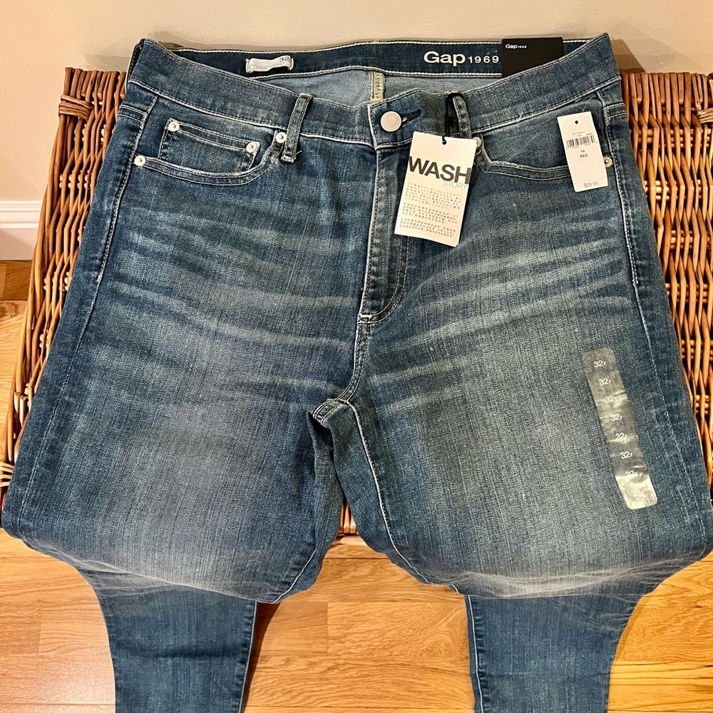 NWT Gap True Skinny stretch jeans - mid rise - size 32r